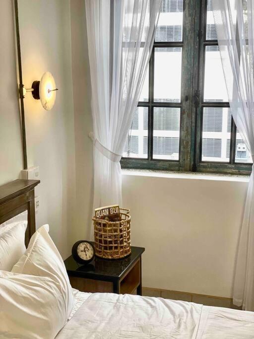 Апартаменты Le Bijou Chic In The Heart Of Saigon Charm With View Хошимин Экстерьер фото