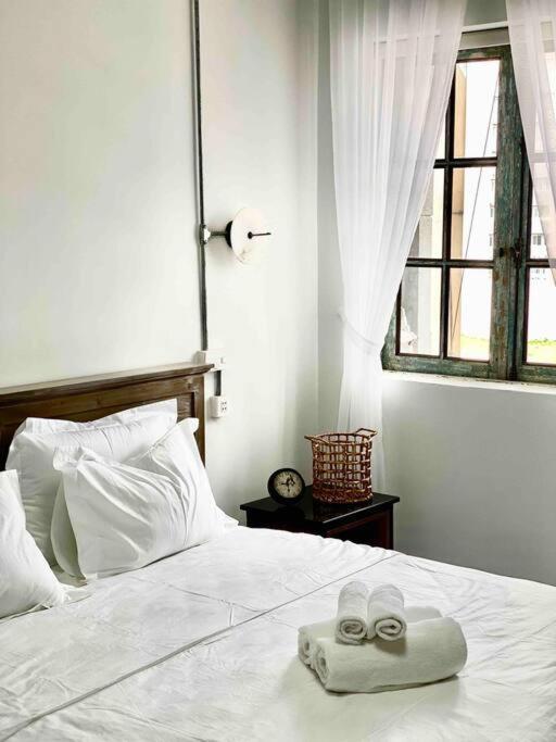 Апартаменты Le Bijou Chic In The Heart Of Saigon Charm With View Хошимин Экстерьер фото