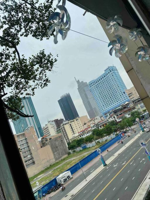 Апартаменты Le Bijou Chic In The Heart Of Saigon Charm With View Хошимин Экстерьер фото