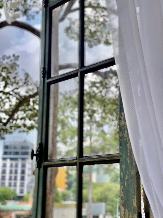 Апартаменты Le Bijou Chic In The Heart Of Saigon Charm With View Хошимин Экстерьер фото